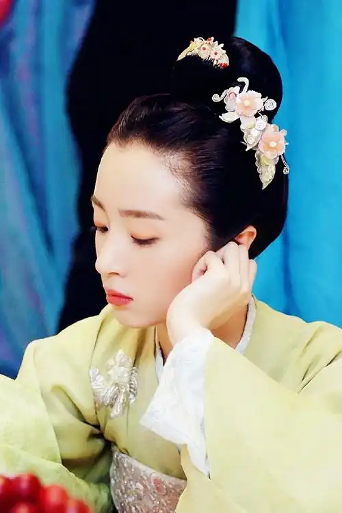 『柜中美人』 黄轻风♀胡冰卿