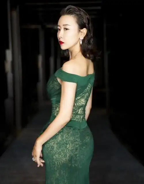 这个女演员,前凸后翘堪称"圈内第一尤物",却取了个男人名字