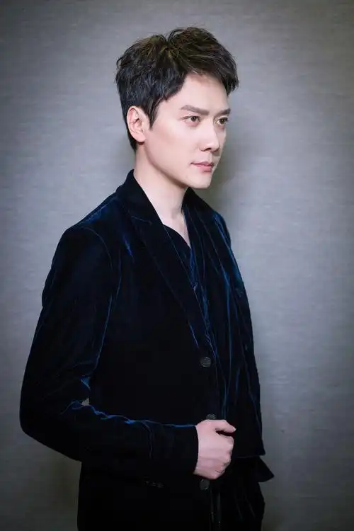 他是娱乐圈公认的"花花公子"!