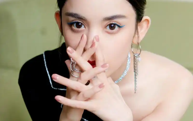 古力娜扎性感写真桌面壁纸