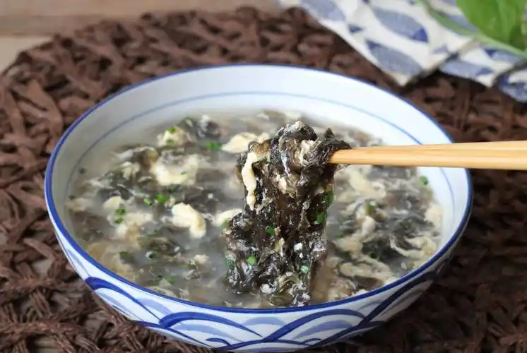 紫菜蛋花汤,很多人都做错了,记住这个小窍门,蛋花漂亮又美味_颜色_营