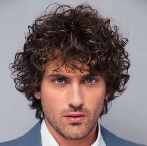 男生酷炫小卷烫发型 蓬松烫短发帅气十足_男生烫发 - 美发站