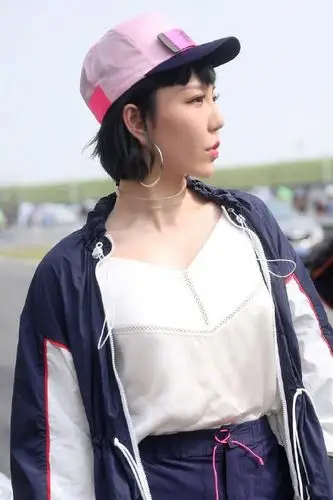 吴莫愁短发女人也可以性感和可爱