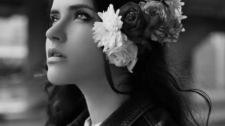 精选欧美非主流黑白美女宽屏桌面壁纸下载