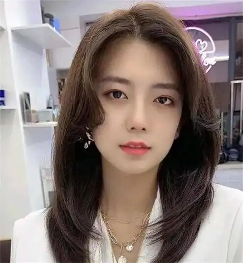 流行披肩发发型,性感迷人的披肩发发型推荐_发型造型_宝妈时尚生活网