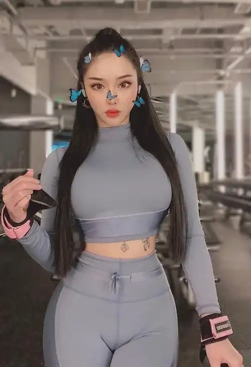 国产健身女孩,身材不输大码模特,与卡戴珊比如何?