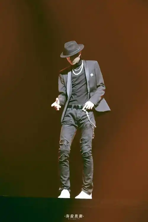 #内娱舞台出圈神图##王一博#