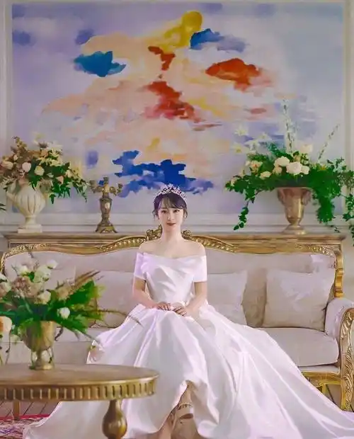 杨紫罕见婚纱造型曝光,满脸笑容藏不住,清纯唯美初恋脸太迷人_时代