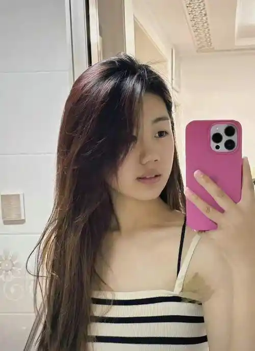 19岁"高颜值女老赖"个人生活照曝光!网友:我替你还!