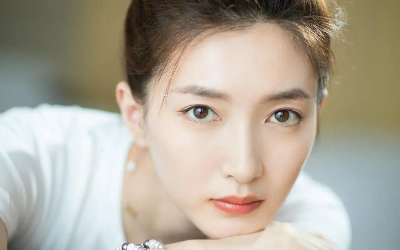 江疏影性感写真高清桌面壁纸