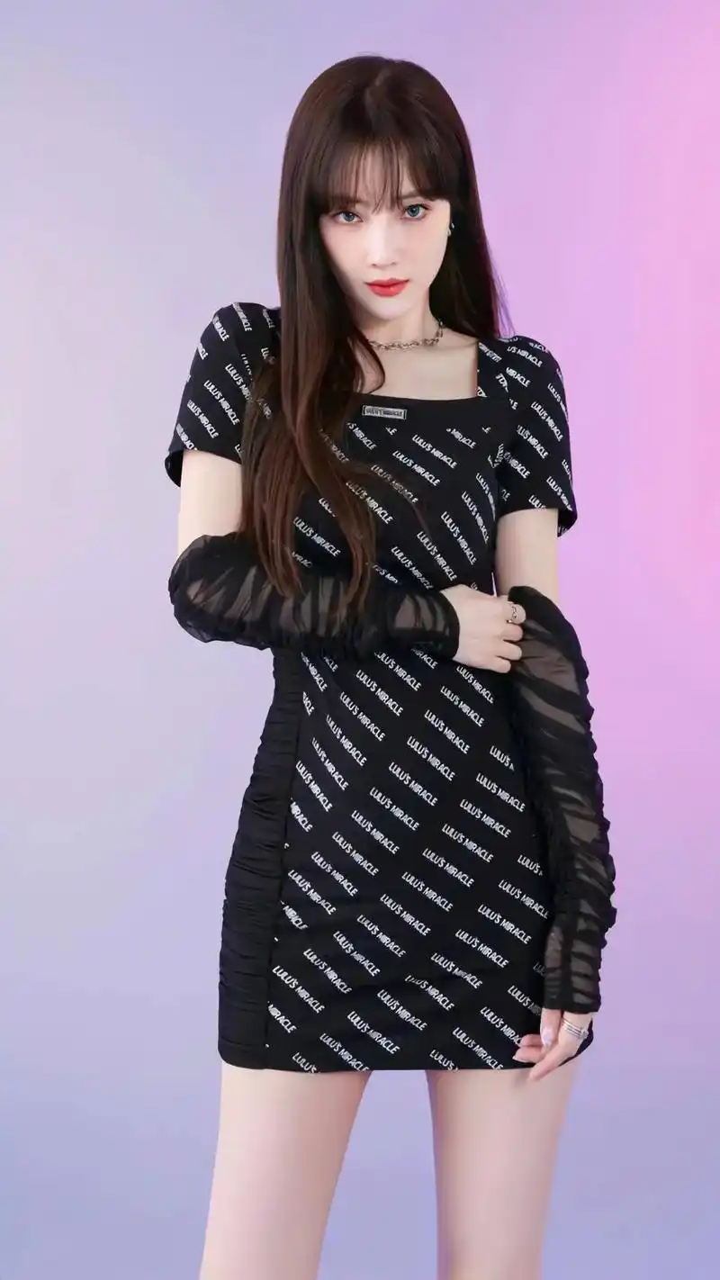 李小璐,1981年9月30日出生于中国北京市,籍贯安徽安庆, - 抖音