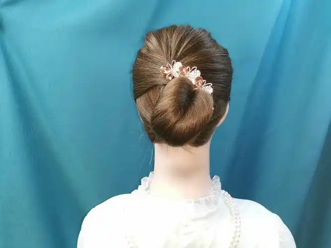 新年增高颅顶又温婉盘发,中长发长发都适合,收藏学起来吧!