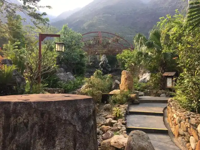 莲花山养生温泉