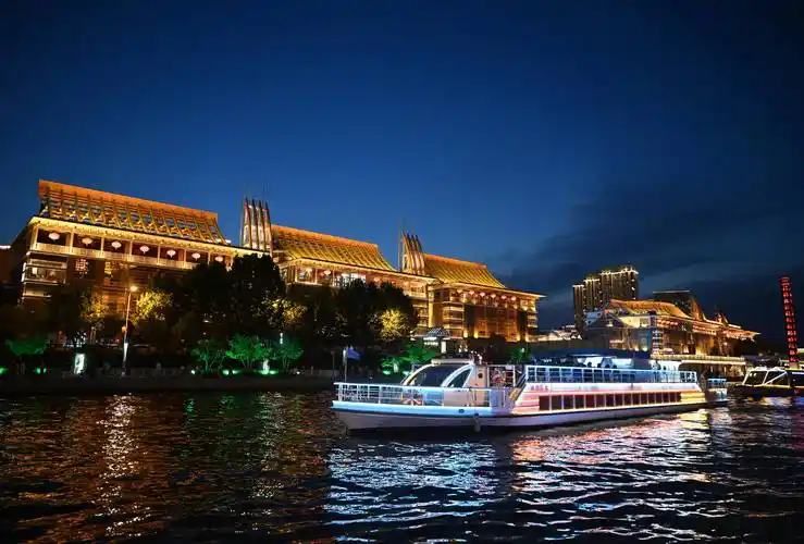 (社会)畅游津夜 用音乐"点亮"海河_新华社_天津_表演