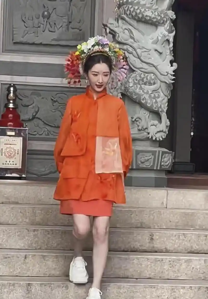 毛晓彤身材还可以,唯独身高是硬伤,感觉不像163cm?