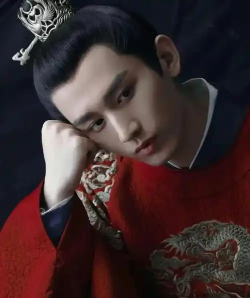 成年朱棣由冯绍峰饰演;凭借精湛的演技,一张面孔的成毅,将不同人物的