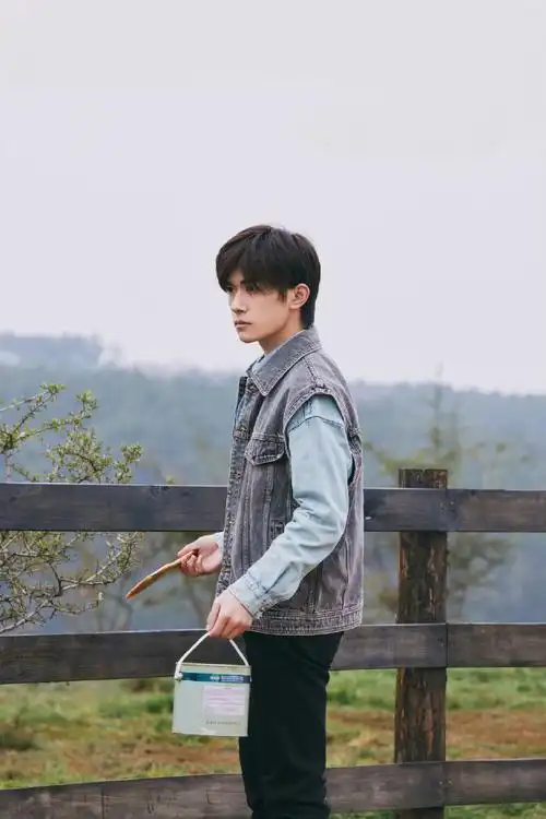 易烊千玺牛仔叠穿##易烊千玺代言特仑苏