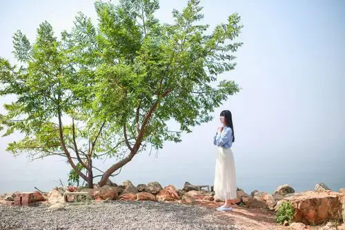 年华流转,转身,原来从不曾丢了自己,只是让时光变得更既眯安静逝去的