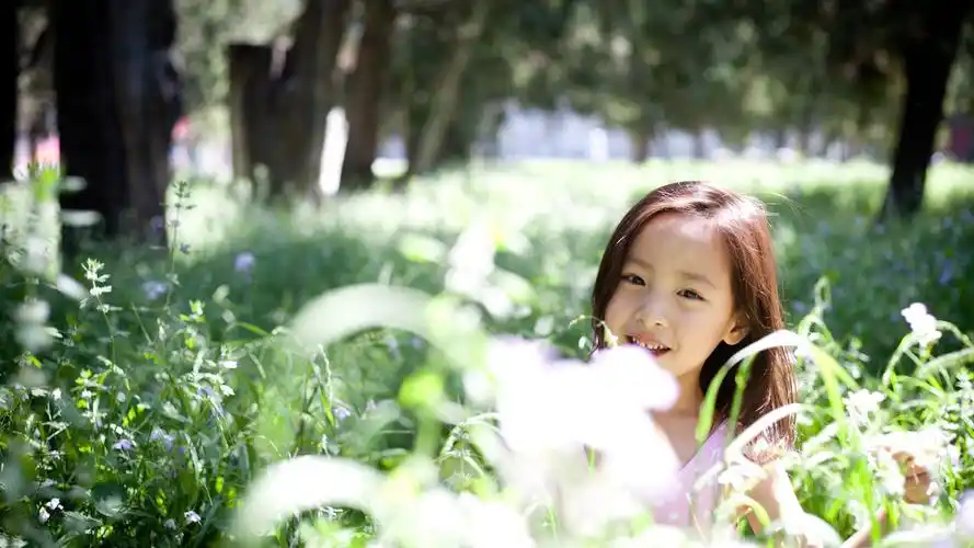 可爱儿童欢喜桌面壁纸之摄影图片