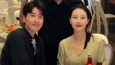 高圆圆赵又廷现身好友婚礼,夫妻俩打扮朴素低调,超甜互动狂撒糖