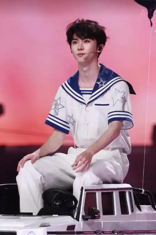 马嘉祺叁重楼暨出道四周年演唱会