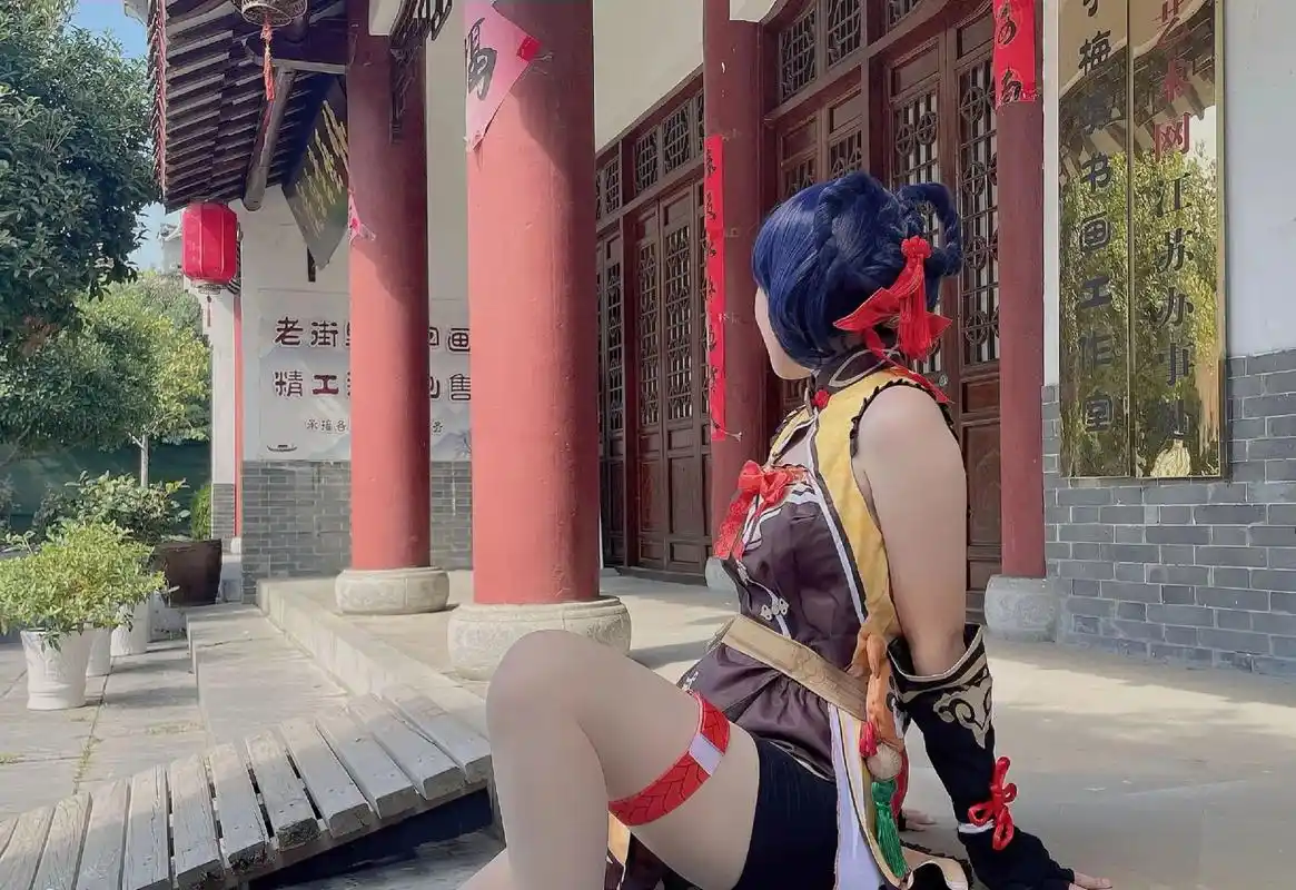 原神 #cos 是昨天中秋拍的照片 腿上的创口贴忘记了致歉 - 抖音