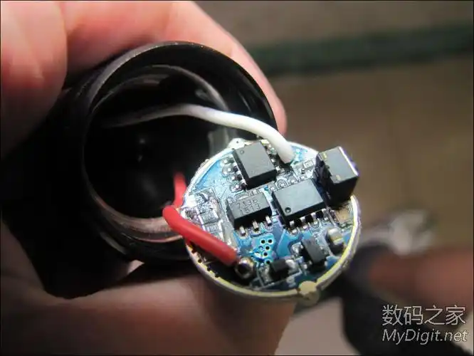 舜光袖珍edc手电筒拆解(suncore e18|莹锋f6)