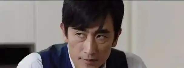 甚至在2021年,他还拍了一部电影叫《车仁表怎么了》,以一种幽默的方式