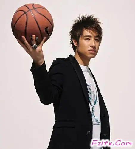 或者直发夹 这种发型不加工就好像很缺钙 头上就像乱毛一堆除了短碎还