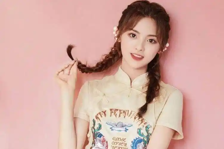 原创女团出身的杨超越独特的综艺感收获无数粉丝你粉上她了吗