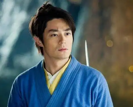 霍建华一家三口日本海边度假,6岁女儿甜美可爱,林心如颜值回升