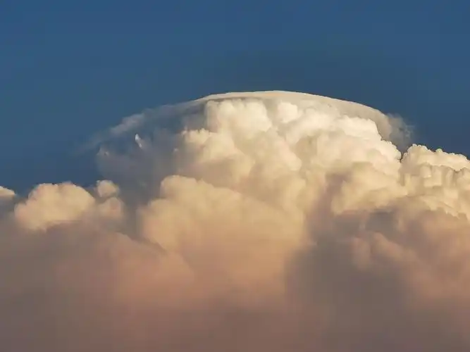 偶然抬头看到的美丽云朵