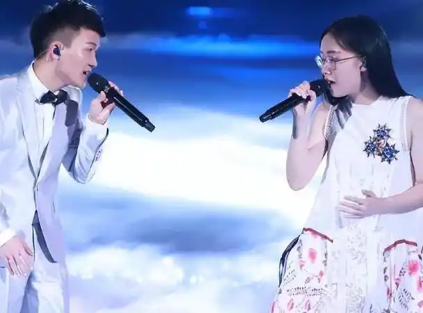 九年前,那英一句"对不起周深,我喜欢李维",今啪啪"打脸"了