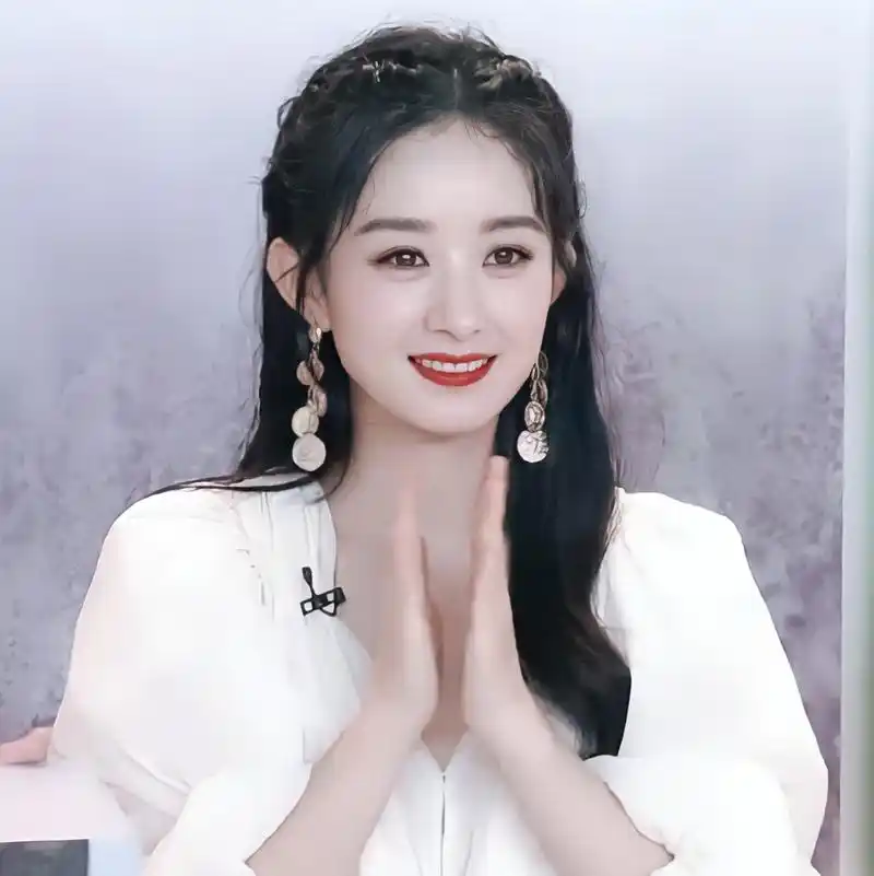 赵丽颖粉丝迷惑行为为压制杨幂小说家换头像宣传唐探3