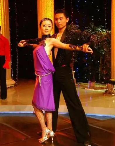 上海卫视当家花旦倪琳,今嫁入豪门,美艳婚纱照曾让七男争做新郎