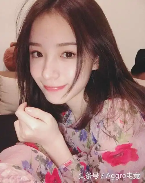 周二珂日本游玩试穿和服 熊猫一姐气质似仙女