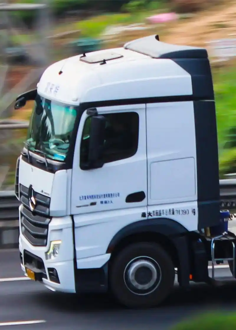 不是大g不够帅而是奔驰卡车,就爱坐@奔驰卡车  #奔驰星运月 #阿克托斯