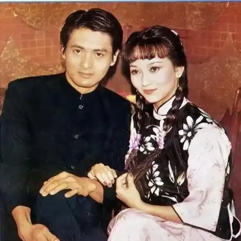 赵雅芝和周润发在上海滩中爱的难舍难分,可私下20多年却没有联系