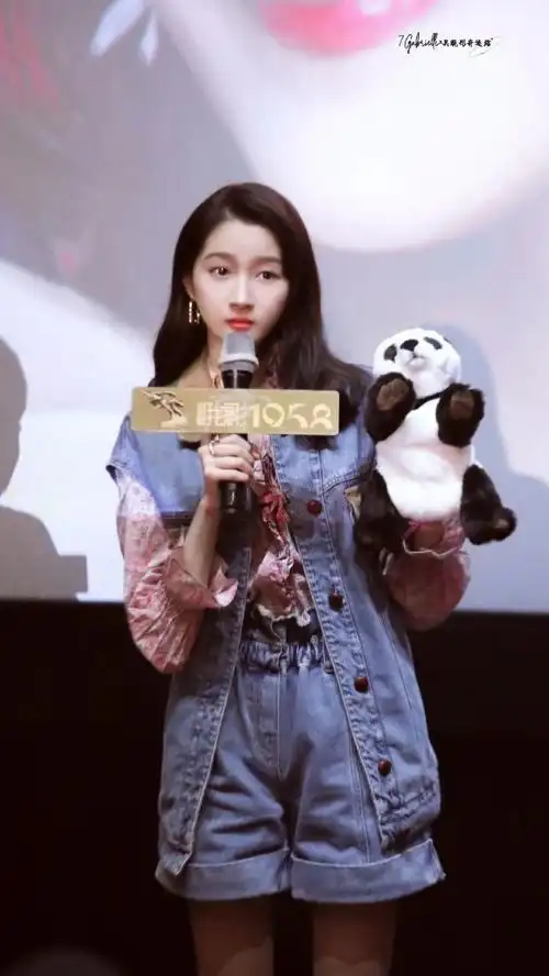 关晓彤壁纸:左看右看上看下看,你都是我喜欢的样子呢!