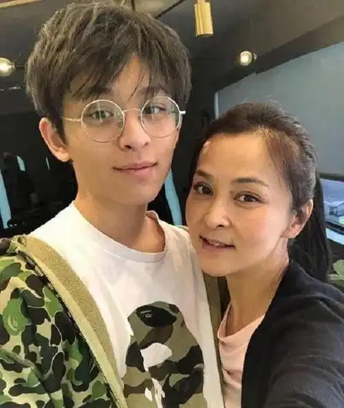 黄志忠老婆何音(黄志忠前妻何音)(21)