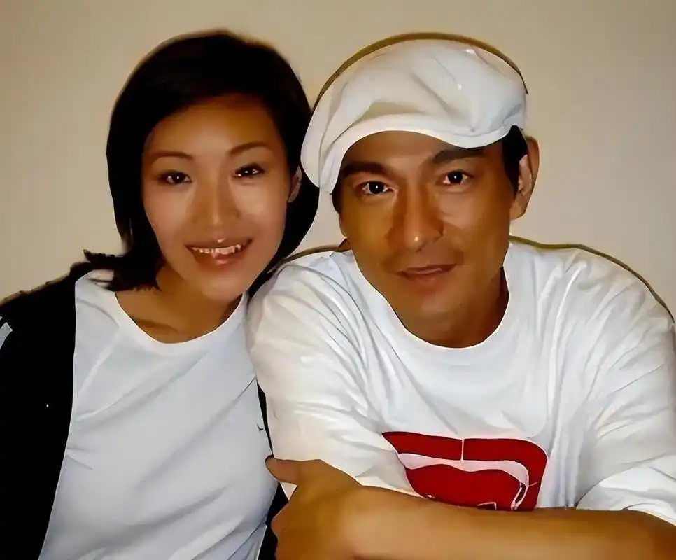 盘点刘德华和贴身舞伴的关系,华仔对她的亏欠远不止表面的热爱!