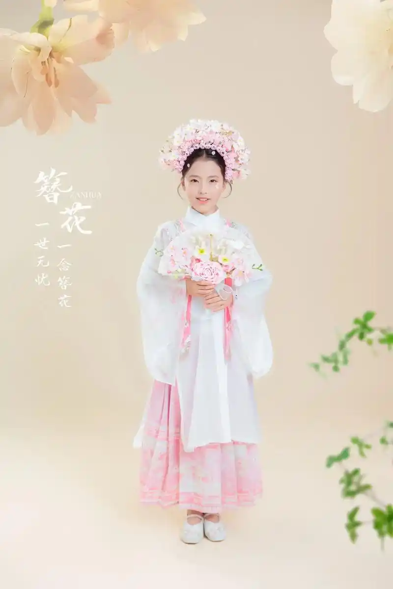 簪花|国潮写真.簪花,十岁女孩写真粉色簪花象征纯真可爱,天 - 抖音