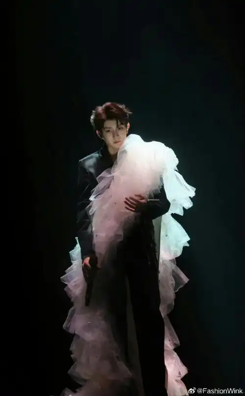 王源听到结婚的反应