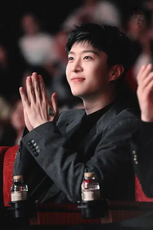 快来接收今日份帅气小丞啦～    @范丞丞adam0616