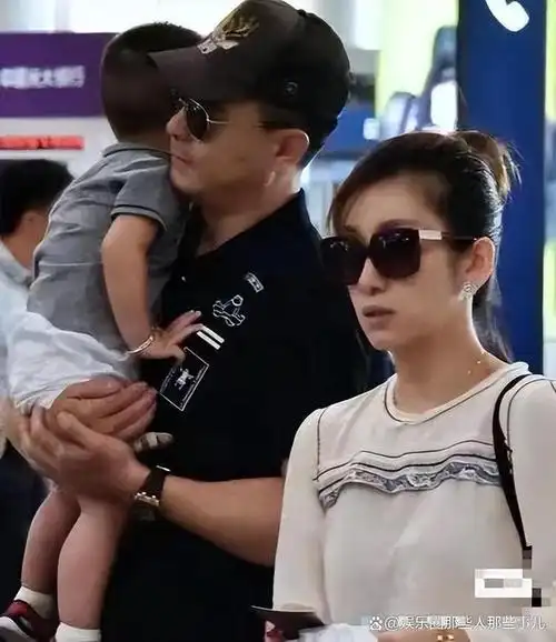 看见王新军对妻子cp态度才懂秦海璐为何自降身价也要嫁离异男