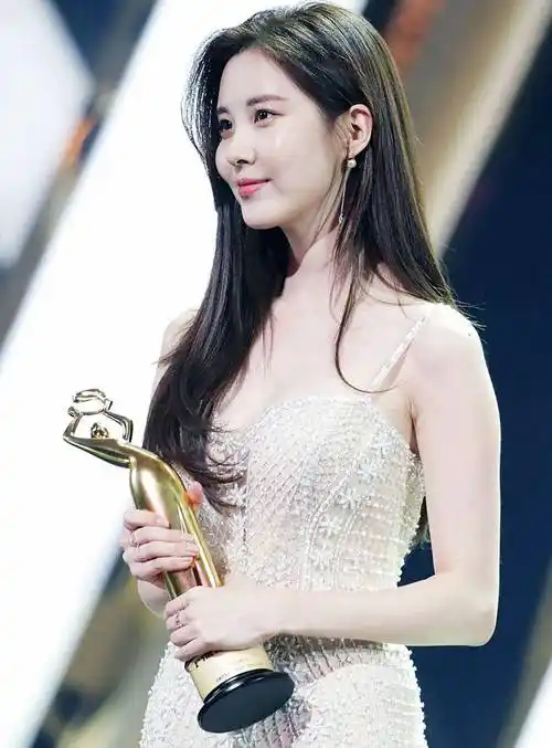 但因为徐贤的身材本身就很好,再加上气质的加成原因,所以即使是很显