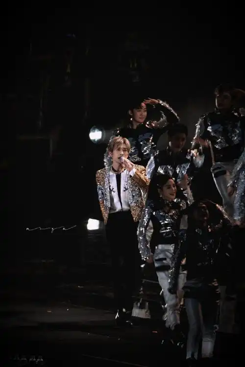 当我在远处看向你@tfboys-易烊千玺一些全景角度混合大放送,技术有限