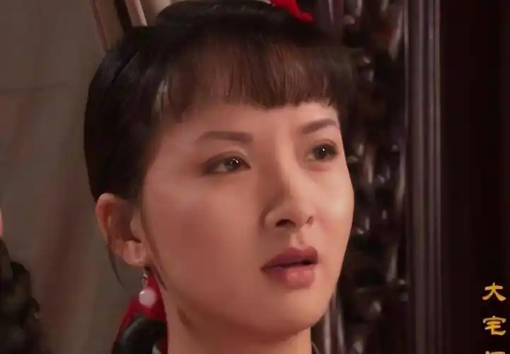 曝50岁演员谢兰定居美国,回国捞金遭驱赶,满脸油光爆痘不敢认_生活