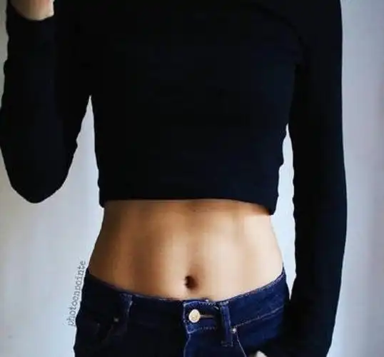 作为一个女性,尤其是当代女性来说,马甲线是他们追求的目标,因为拥有