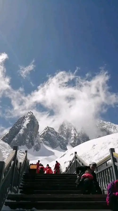 丽江玉龙雪山最高峰,看云卷云舒